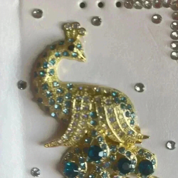 Stunning iPhone 7 peacock phone case. The phone case has a magnetic closure. - Picture 5 of 5